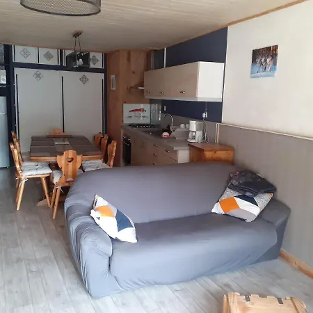La Maison Du Rocher Apartment *